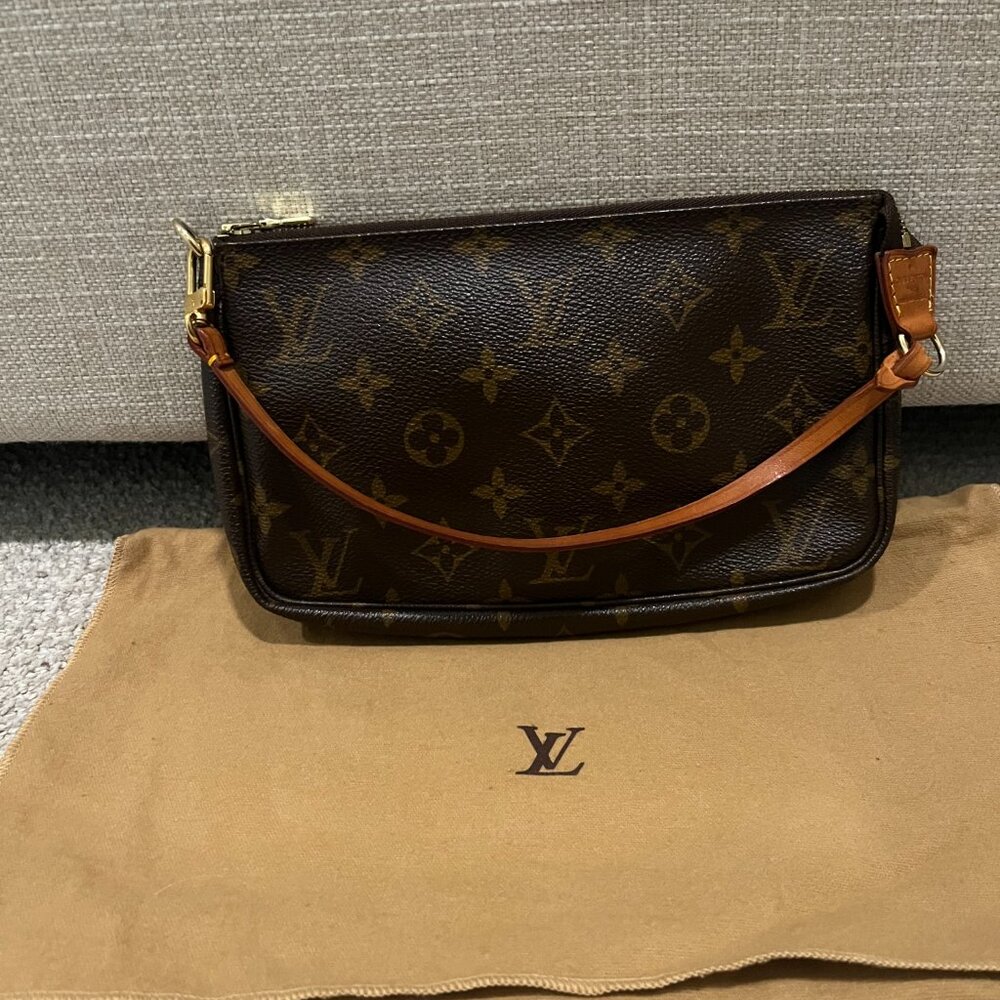Authentic Louis Vuitton monogram pochette